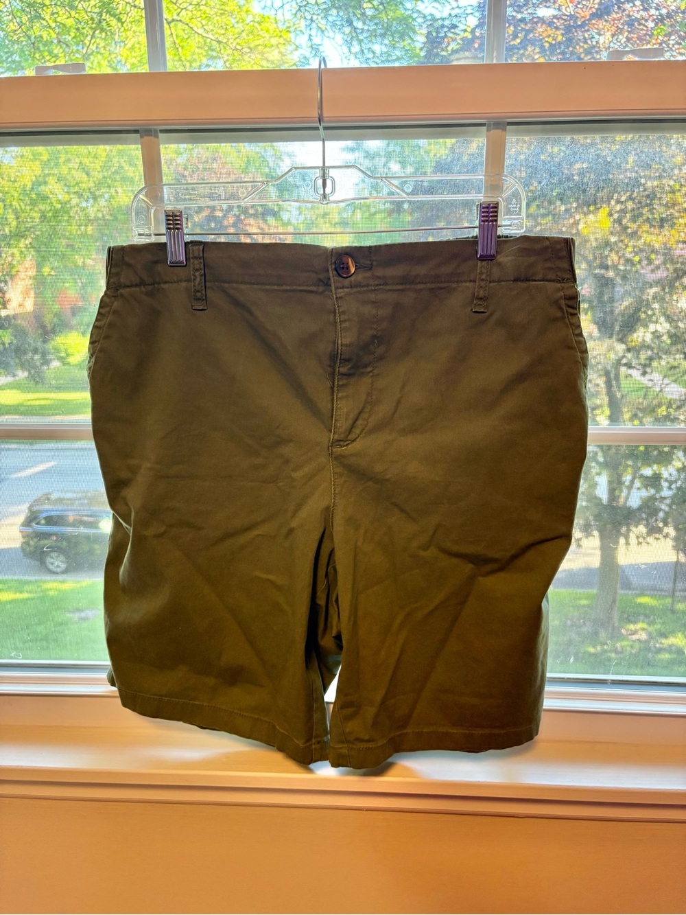 Old Navy Women’s Chino Khaki Green Shorts, Size L (Excellent Condition)